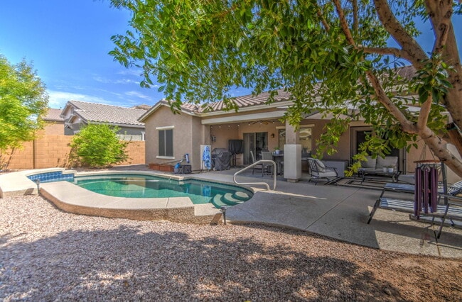 Building Photo - Del Rio Ranch Beauty