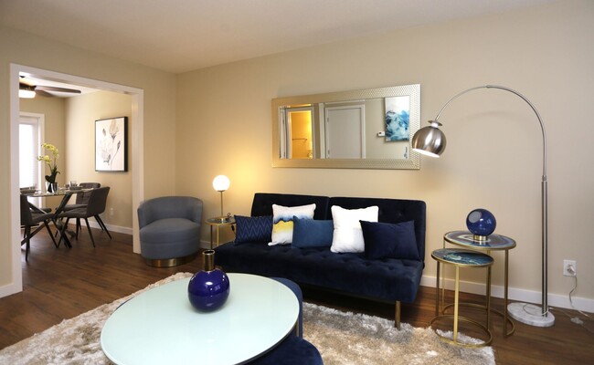 Building Photo - 125 Western Villa Dr