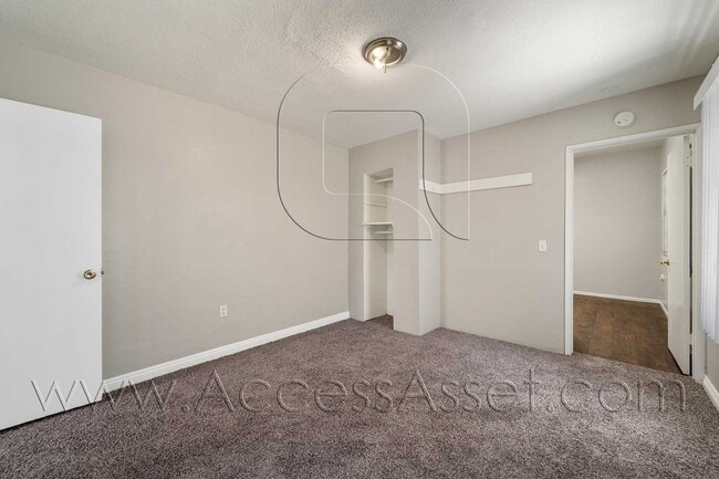 Building Photo - 207 E Graham Ave