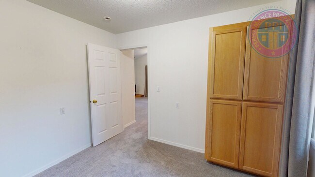 Building Photo - LAKE OSWEGO, FIRST ADDITION  / SINGLE LEVE...