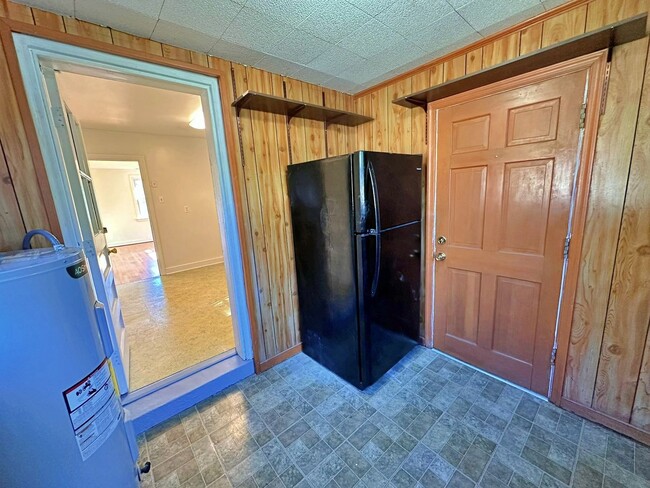 Building Photo - Cottage Rancher on Private Drive