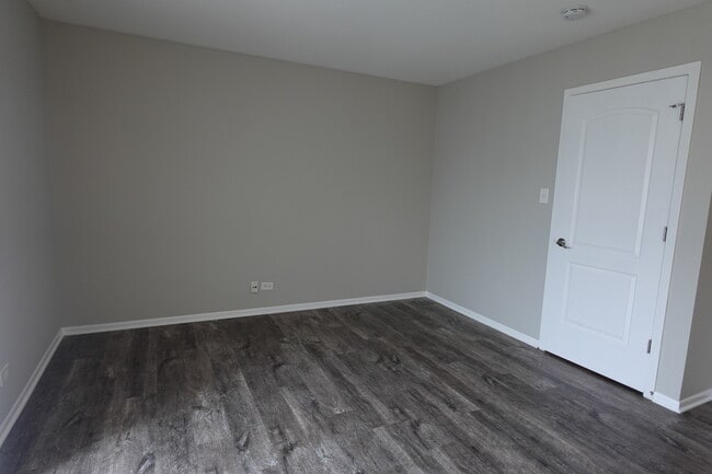 Building Photo - 441 Meadow Green Ln