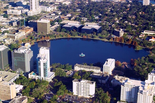 Building Photo - 1119 Belleaire Cir