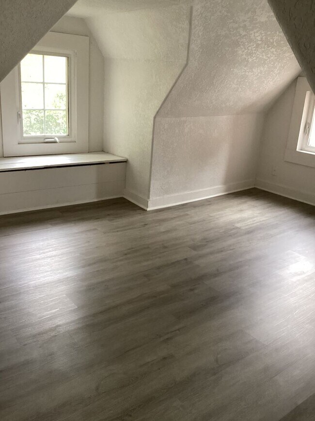Building Photo - Charming Marysville Home with Bonus Space & Fenced Yard!