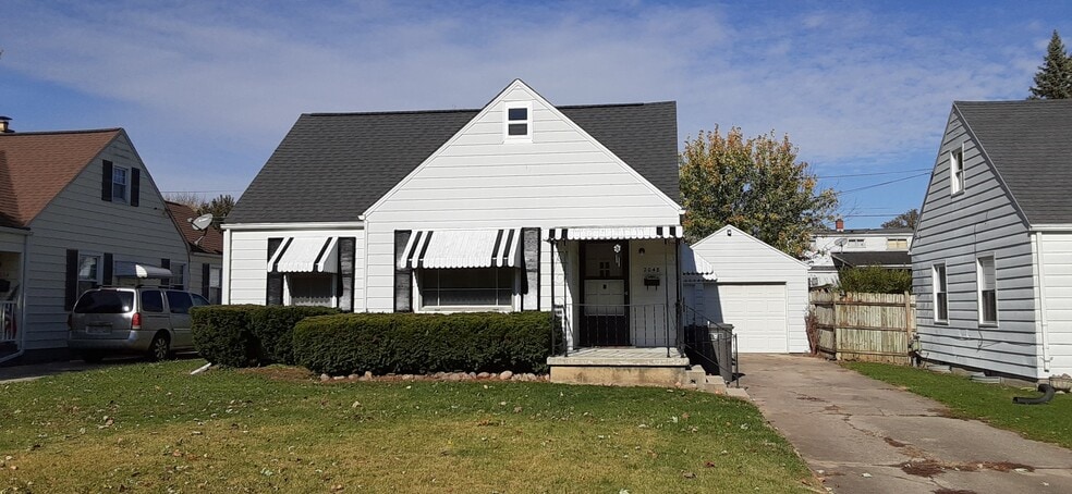 Primary Photo - 2048 Oakland Pky