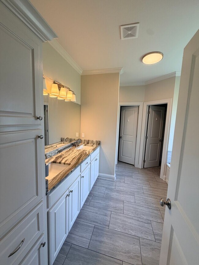 Building Photo - 3520 Windwood Circle.