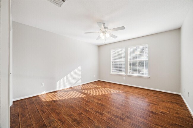 Building Photo - 6 Douvaine Ct