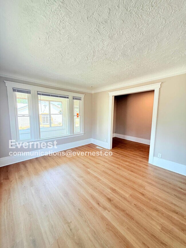 Building Photo - 68 E James St