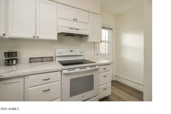 Building Photo - 6809 E Earll Dr