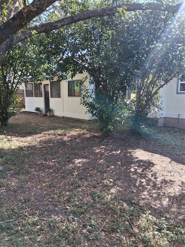 Building Photo - 8904 Linton Dr