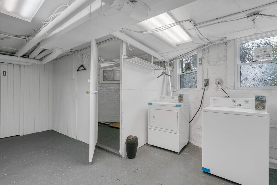 Building Photo - 111 Park St