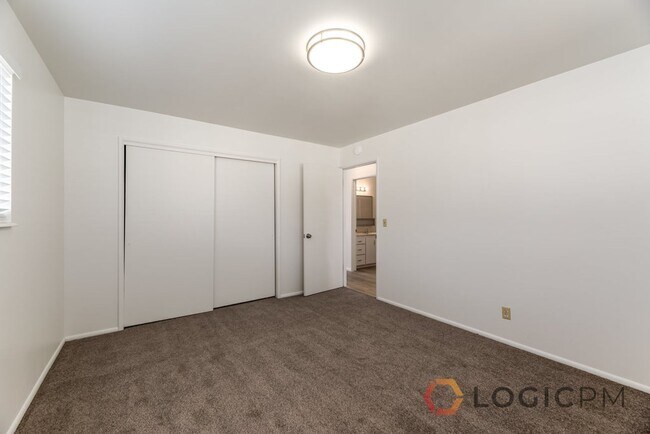 Building Photo - 2010 S 2600 E