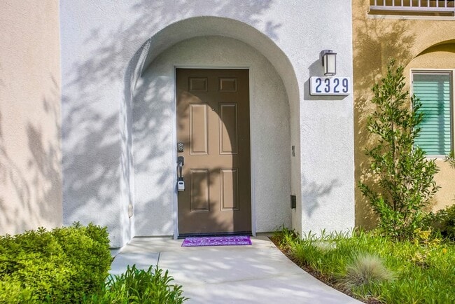 Building Photo - Beautiful 4 Bedroom Townhome! Built in 202...