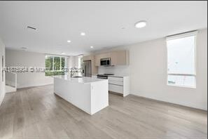 Building Photo - 2555 NE 193rd St