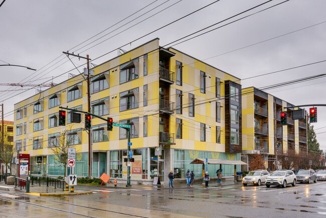 Building Photo - Light & bright 1-bdrm/1-bath condo in desi...