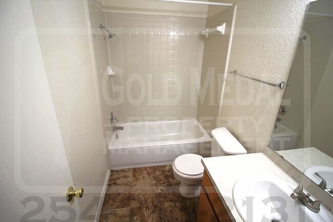 Building Photo - 4202 Deek Dr