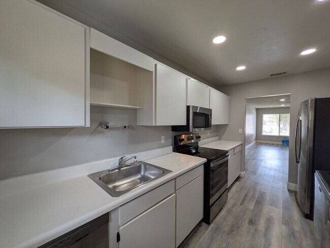 Building Photo - 3/2 Condo in Altamone Springs
