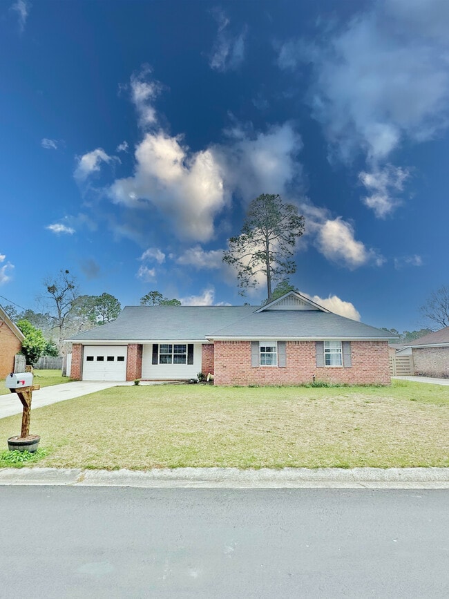 Primary Photo - 714 Robin Hood Dr