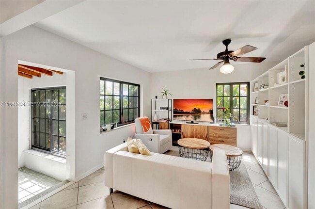 Building Photo - 1224 NE 182nd St