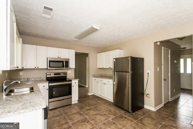 Building Photo - 640 Windchase Pl