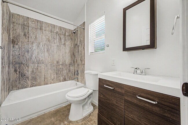 Building Photo - 505 N 16th Ave