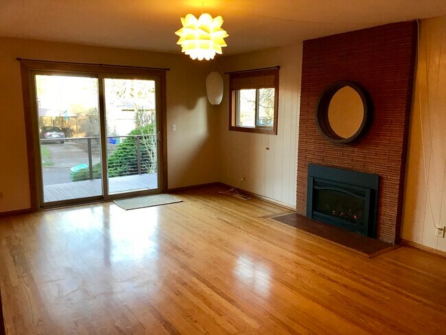 Front room with gas fire place - 703 SE 70th Ave