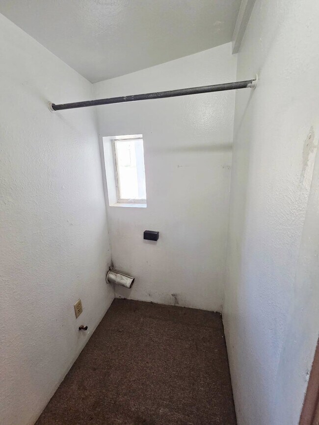 Building Photo - 1001 S Main St