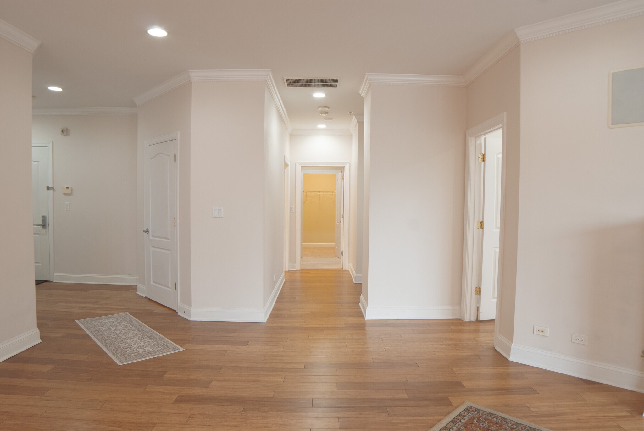 Building Photo - 4953 Oakton St