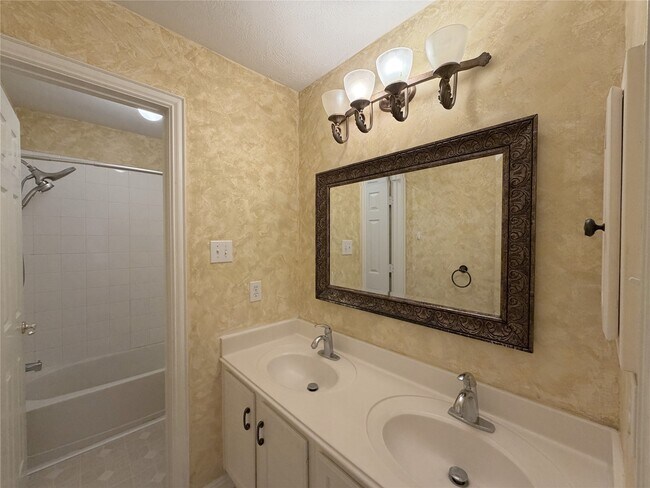 Building Photo - 3822 Shady Harbor Dr