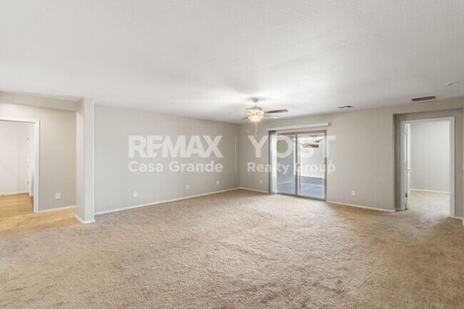 Building Photo - Half off the first months rent and owner paid SOLAR!!