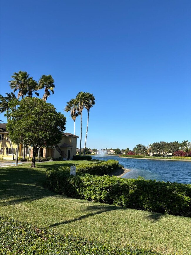 Building Photo - Beautiful 2/2 First-Floor Condo with Lake View in Homestead
