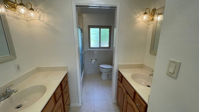 Building Photo - Martinez! Beautiful 5 bedroom 3.5 bathroom...