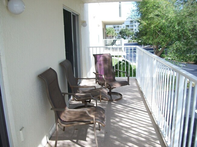Building Photo - BEAUTIFULLY FURNISHED, 3 BEDROOM 2 BATH,  VACATION CONDO!