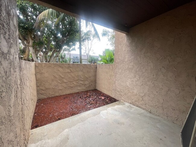 Building Photo - Beach-Close in Huntington Beach 1 Bedroom