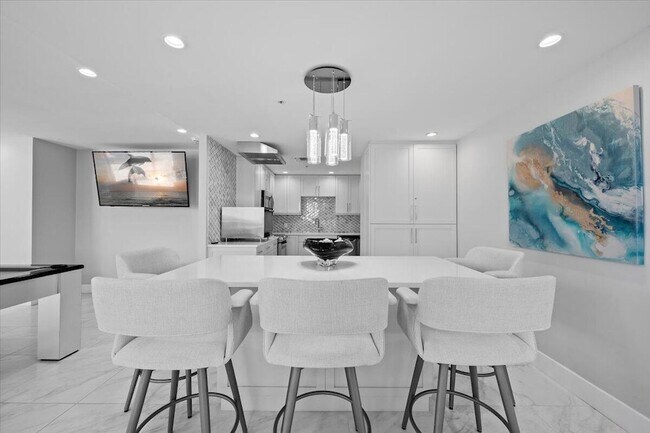 Building Photo - 5280 N Ocean Dr