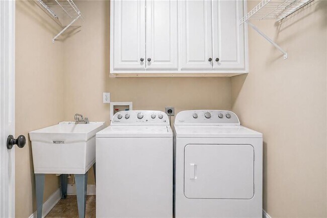 Building Photo - 320 Baymist Dr