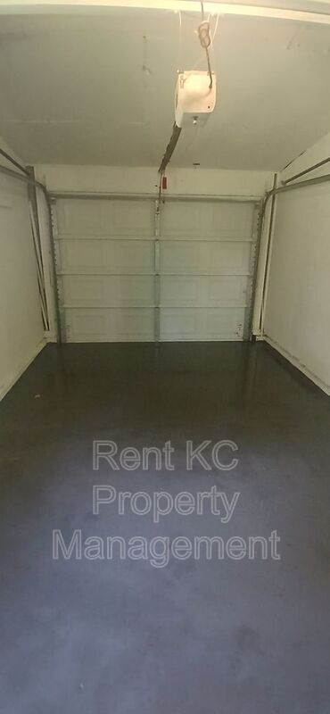 Building Photo - 412 N Cochise Dr