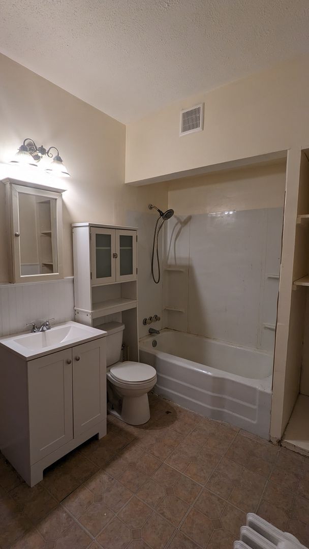 Building Photo - 3801 Mapledale Ave