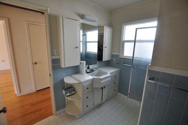 Building Photo - 1026 Kirkham St