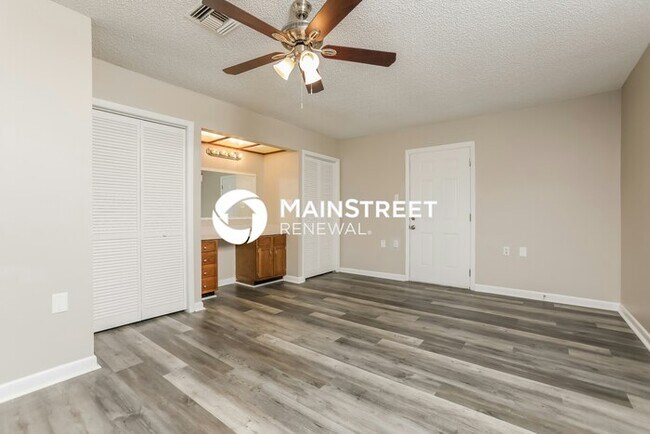 Building Photo - 3 Bedroom Pet-Friendly Home in EUSTIS, FL with Main Street Renewal