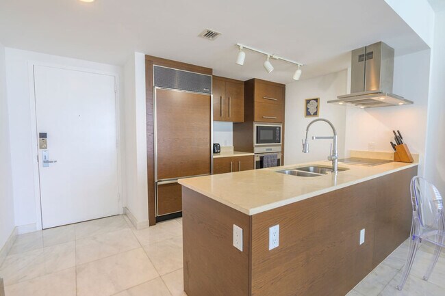 Building Photo - 485 Brickell Ave