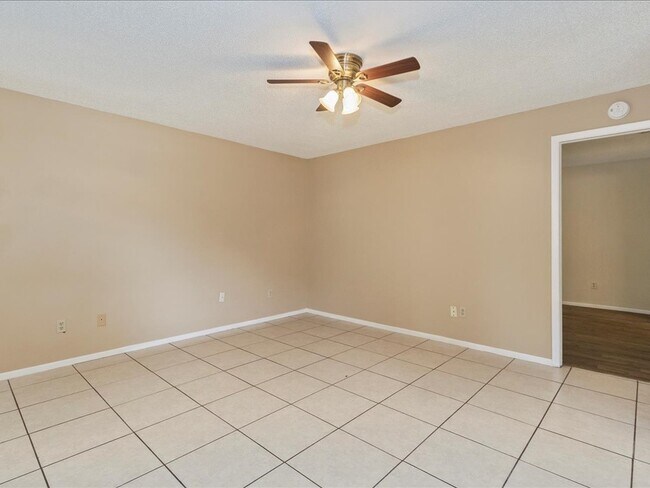 Building Photo - Great Price Single Family Home