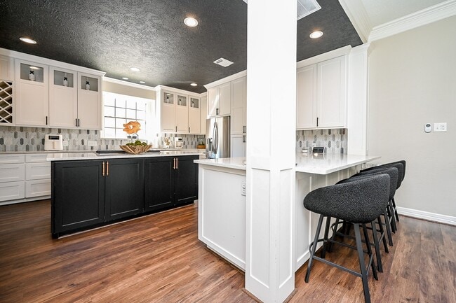 Building Photo - 13606 Champions Centre Dr