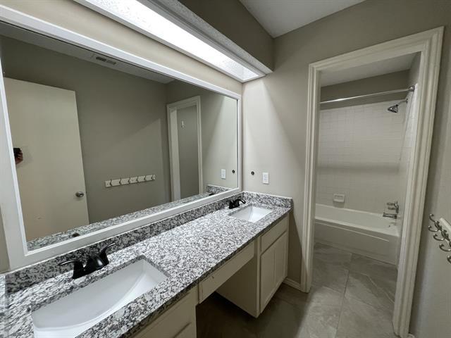Building Photo - 6109 Kingswood Dr