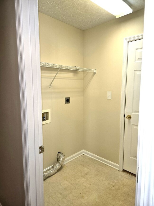 Building Photo - 50% OFF UNTIL 2026!  APPLICATION FEE ONLY ...