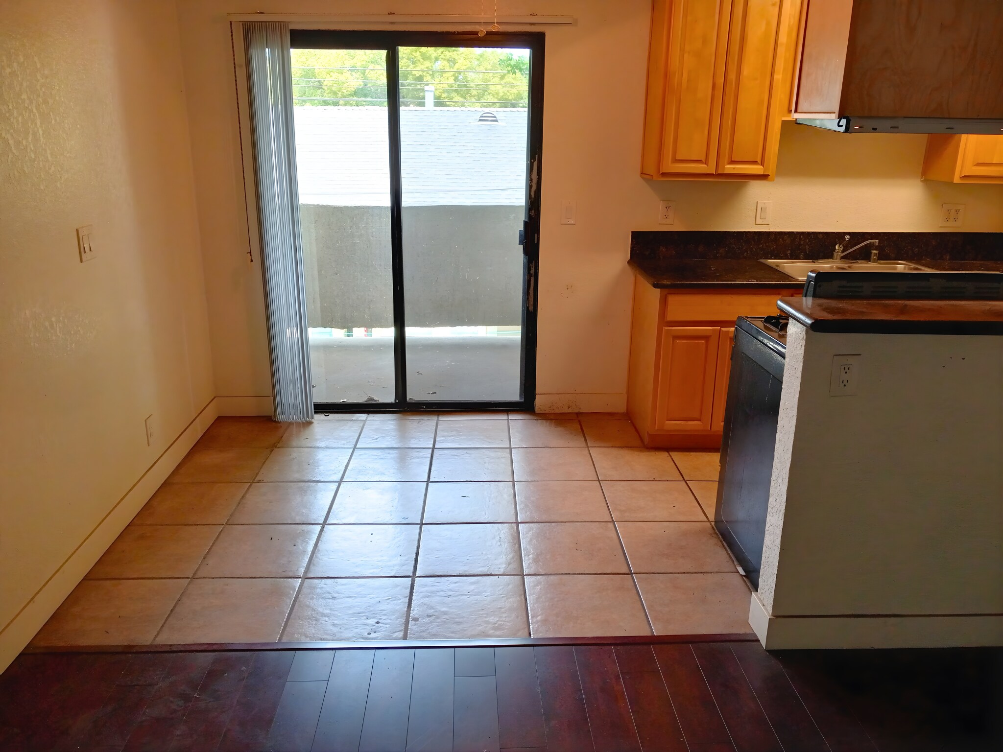 Building Photo - 1080 Temple Ave