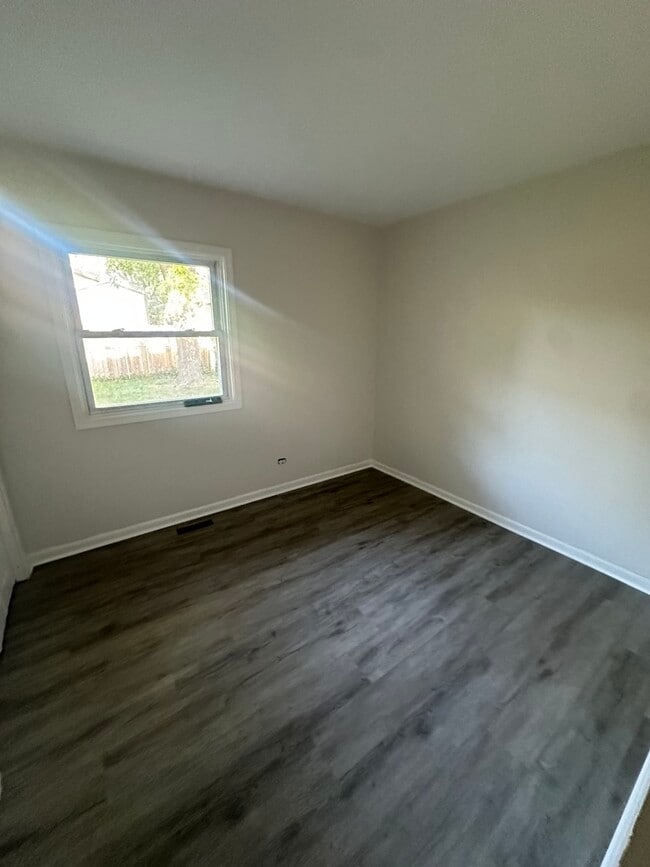 Building Photo - 595 W Elk Grove Blvd