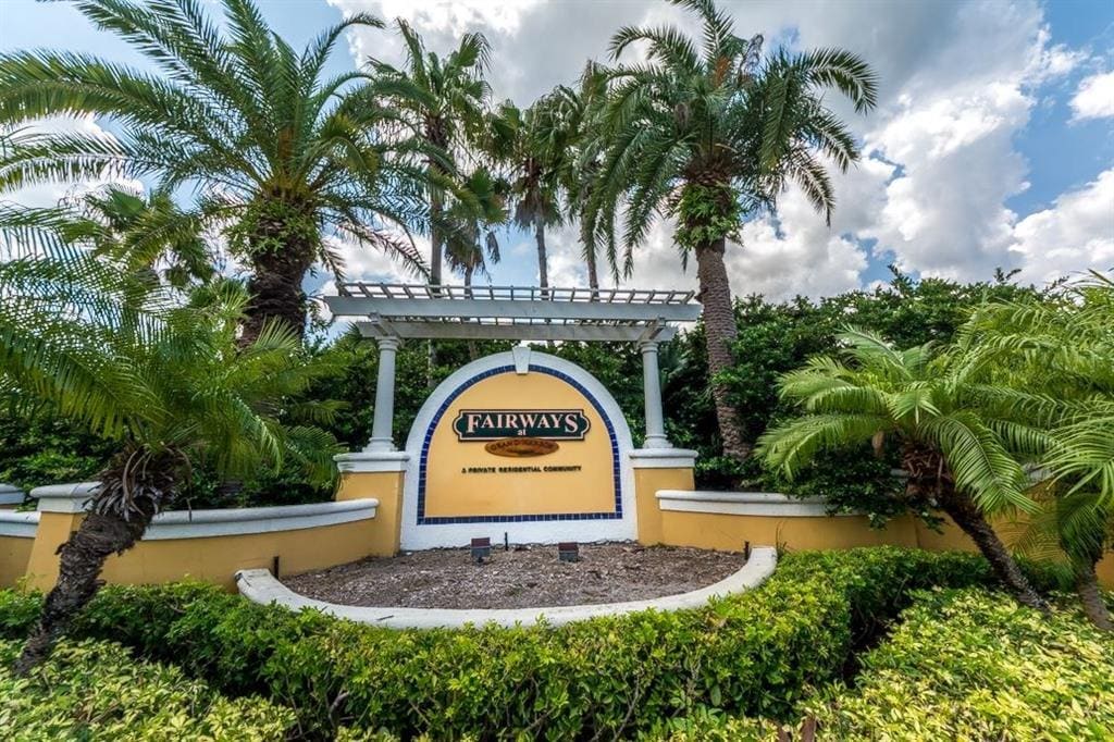 Building Photo - 5080 Fairways Cir