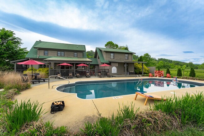 Building Photo - 2224 Brevard Rd