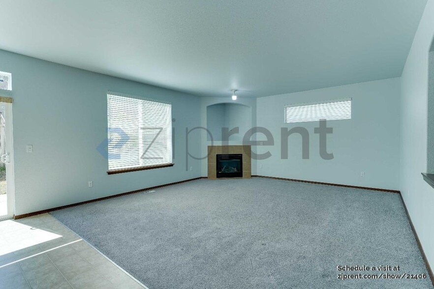 Building Photo - Unit